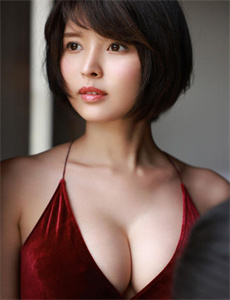 《持摄像机的人》