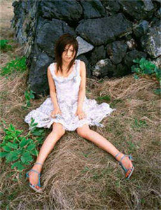 《美女脱去内衣内裤视频》