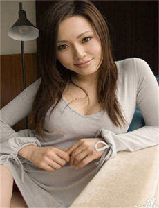 《美女脱内衣禁黄止18以下免费》